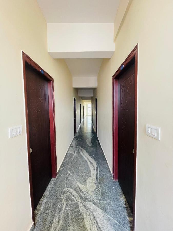 Crown Residency Hotel ไมซอร์ ภายนอก รูปภาพ
