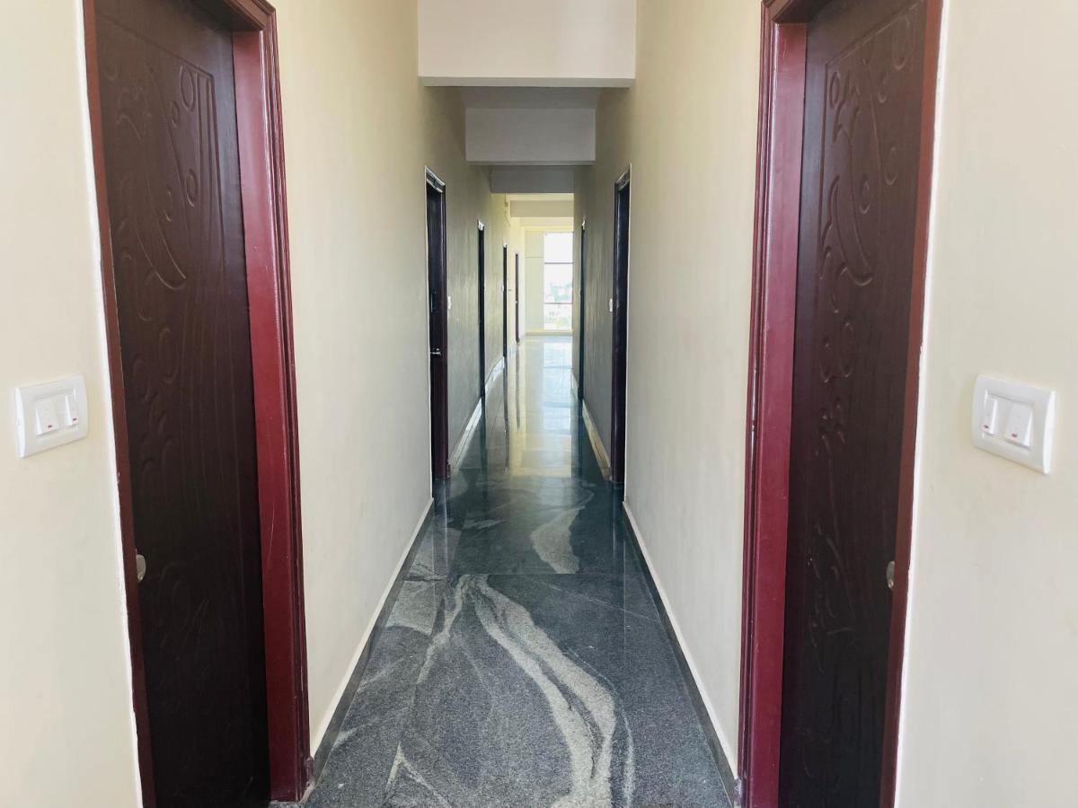 Crown Residency Hotel ไมซอร์ ภายนอก รูปภาพ